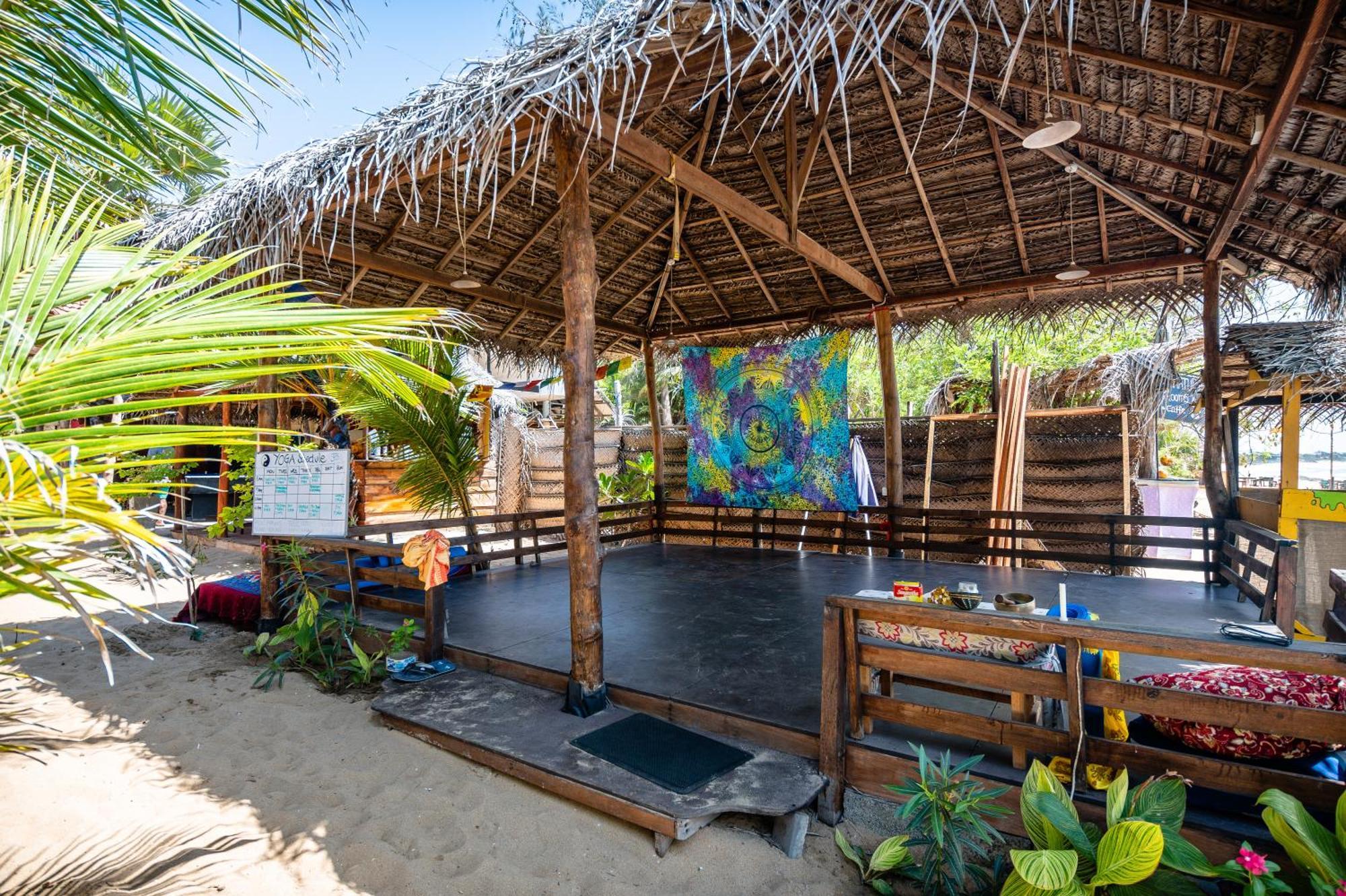 Feel The Waves Hotel Arugam Bay Exterior photo